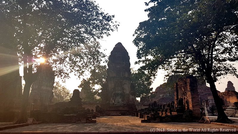 Wat Mahathat in Ayutthaya with the sunset - Sehee in the World