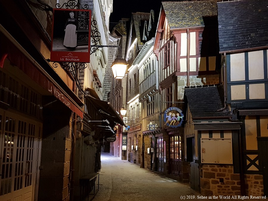 Mont Saint Michel's quiet abbey in the evening - Sehee in the World blog