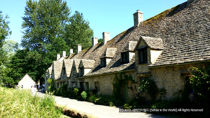 Bibury Cotswolds trip from London - Sehee in the World