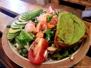 la-ferme-review-sehee-in-the-world-avocado-salad