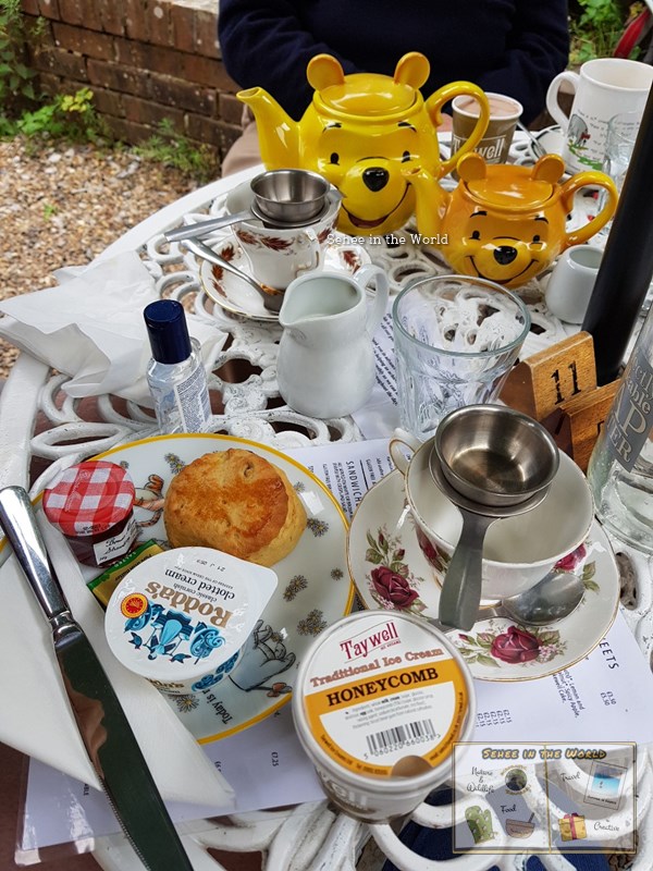 Pooh Corner cream tea and honeycomb ice cream - Hartfield, Ashdown Forest (Sehee in the World)