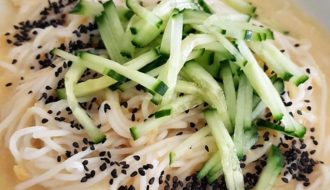 Kong-guksu made of tinned chickpeas in water - Sehee in the World